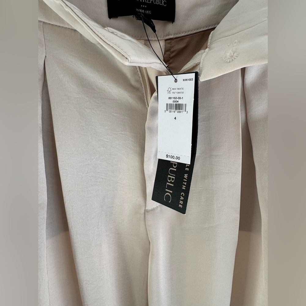 Women’s Banana Republic Wide Leg Satin Cream Pants, size 4 - Picture 6 of 10